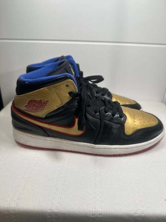 Air Jordan 1 Mid 'Black Gold Red